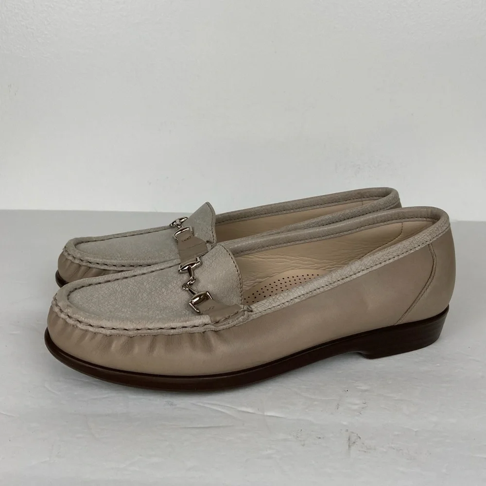 SAS Metro Leather Loafers Size 8 M Beige Leather Tripad Comfort Preppy Flats